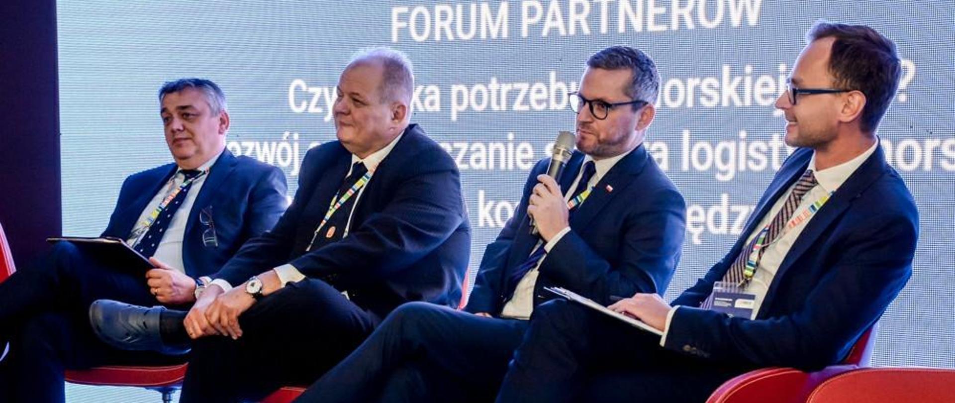 Minister Witkowski podczas Kongresu 590