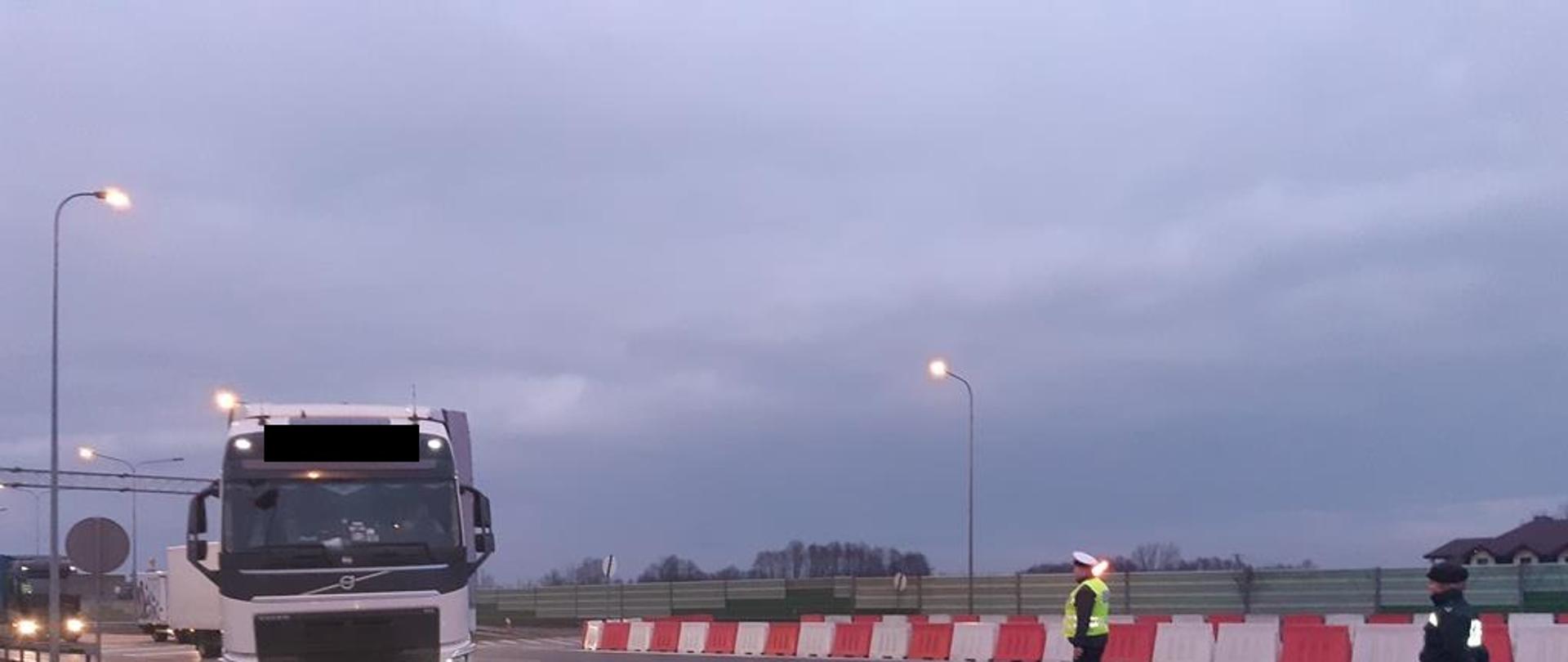 Kontrola drogowa w okolicy Strykowa