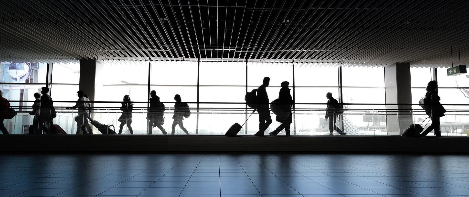 airport-4120835_1920