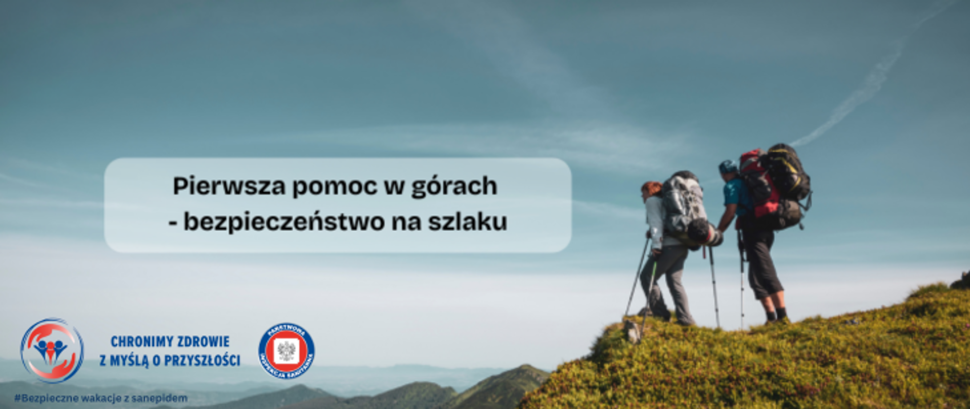 Grafika przedstawia dwójkę turystów idących po szczycie górskim z plecakami oraz kijkami. W tle widać góry oraz błękitne niebo. Na środku umieszczono napis Pierwsza pomoc w górach - bezpieczeństwo na szlaku. W lewej dolnej części zdjęcia widnieje napis Chronimy zdrowie z myślą o przyszłości oraz dwa loga Inspekcji Sanitarnej.
