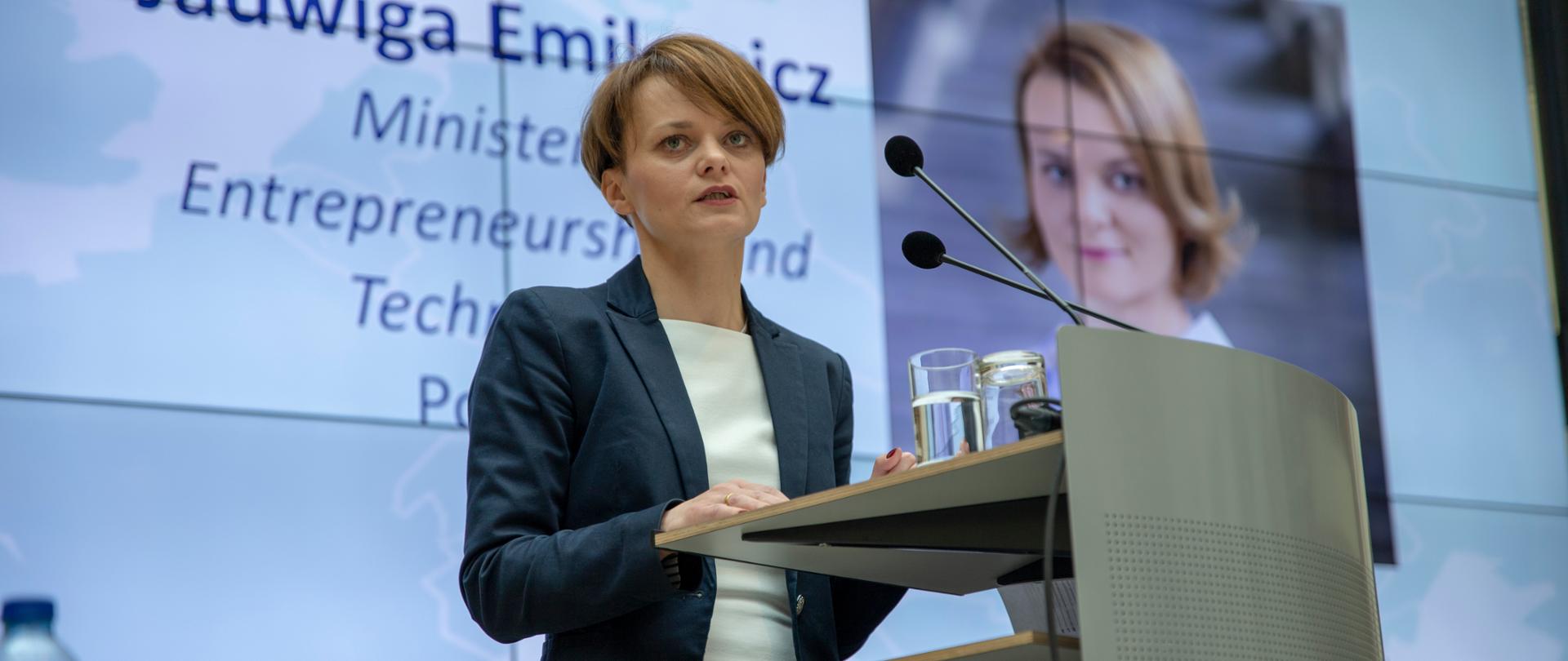 Min. Emilewcz na otwarciu forum w Hadze