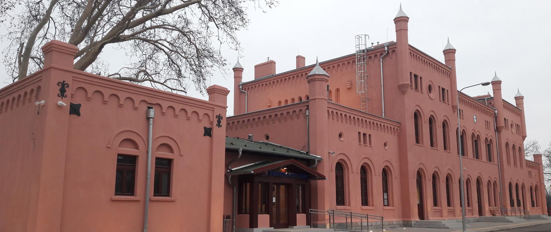 Odnowiony dworzec kolejowy w Jaworze