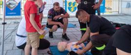 Dzień Pierwszej Pomocy – Stanowisko instruktażowe strażaków.