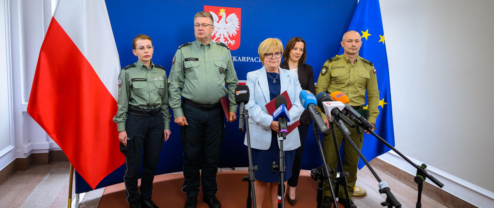 Zdjęcie przedstawia uczestników konferencji prasowej