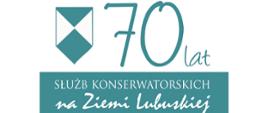 Na białym tle logotyp urzędu konserwatora zabytków. Poniżej zieloną czcionką napis: 70 lat Służb Konserwatorskich na Ziemi Lubuskiej. Poniżej zdjęcie zegara słonecznego.