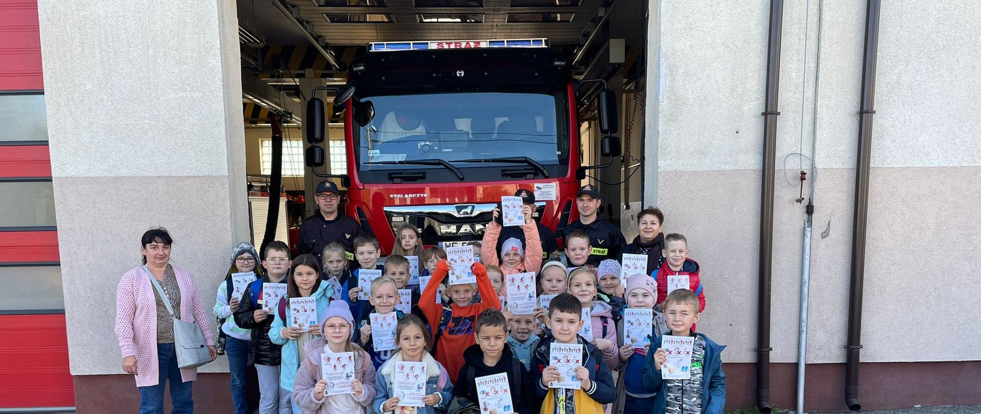 Dzieci z wizytą w Jednostce Ratowniczo – Gaśniczej w Żurominie