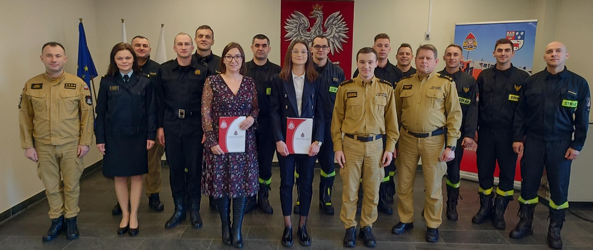 na zdjęciu funkcjonariusze oraz pracownicy KSC podczas zbiórki