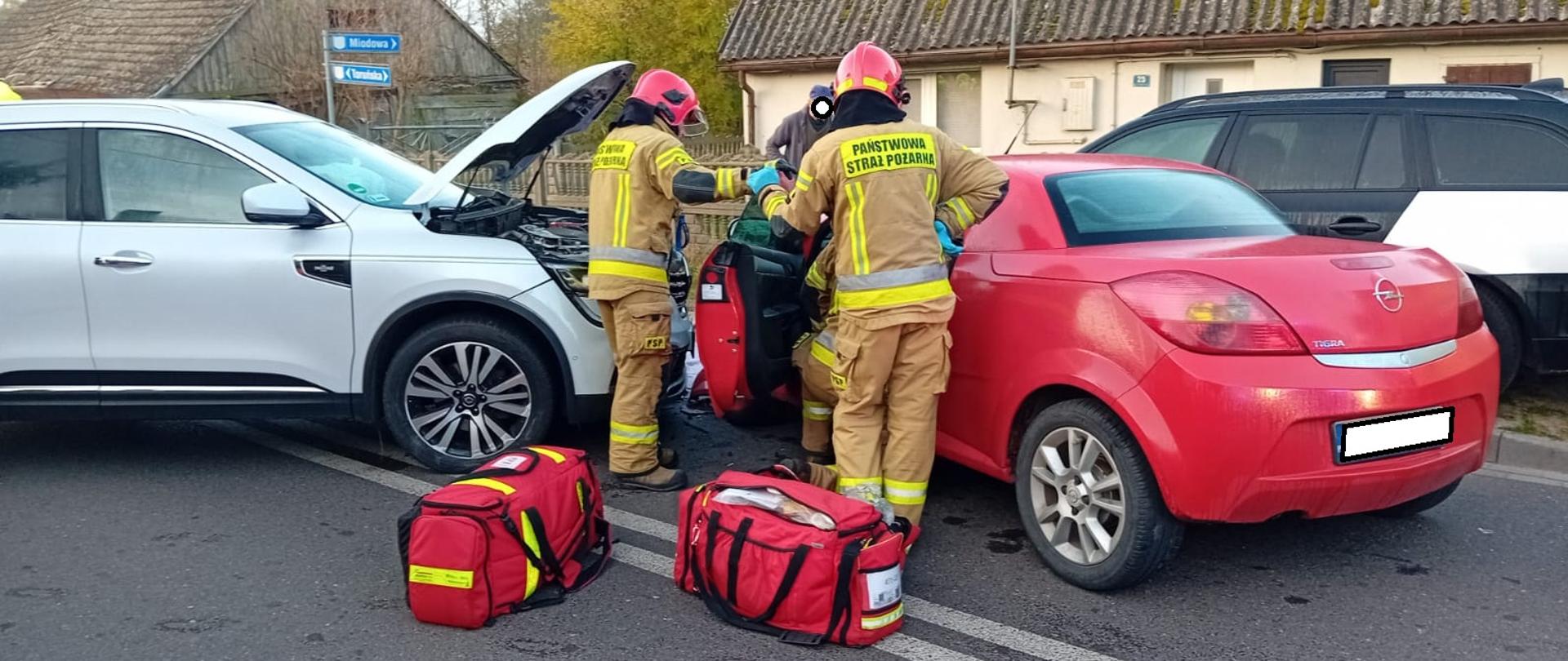 ZDERZENIE POJAZDÓW OSOBOWYCH W MIEJSCOWOŚCI GRZEGORZEW