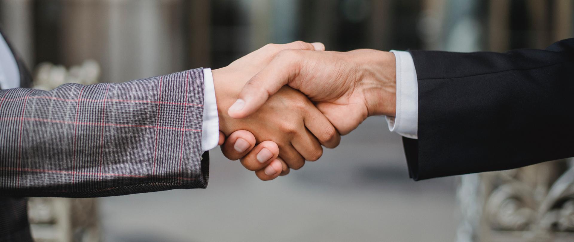 pexels-ketut-subiyanto-4963437