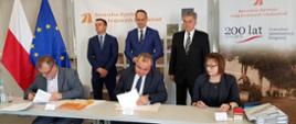 Wiceminister infrastruktury R. Weber wziął udział w podpisaniu umowy na przebudowę 22-kilometrowego odcinka drogi krajowej nr 18 do parametrów autostrady