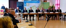 23 lipca 2026 r. w Urzędzie Miasta Czarnków odbyło się wydarzenie poświęcone prezentacji założeń programu rządowego określającego zadania modernizacyjne i utrzymaniowe na Międzynarodowej Drodze Wodnej E-70 oraz możliwości wykorzystania potencjału tego szlaku dla rozwoju żeglugi turystycznej, gospodarki wodnej i zrównoważonego transportu.