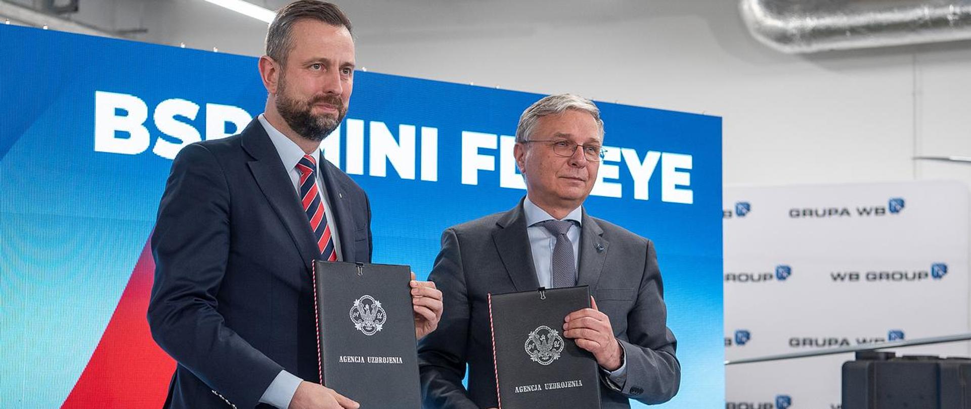 17 kwietnia 2024 r. w WB Electronics S.A. Władysław Kosiniak-Kamysz, wicepremier - minister obrony narodowej oraz sekretarz stanu w MON Paweł Bejda wzięli udział w uroczystym podpisaniu pierwszej umowy wykonawczej na dostawy miniaturowych Bezzałogowych Systemów Powietrznych FlyEye. Fot. Maciej Nędzyński/CO MON