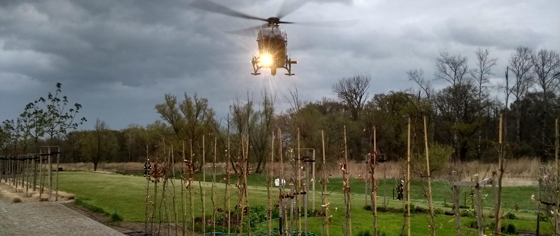 Pomoc zachłyśniętemu dziecku i lądowanie LPR