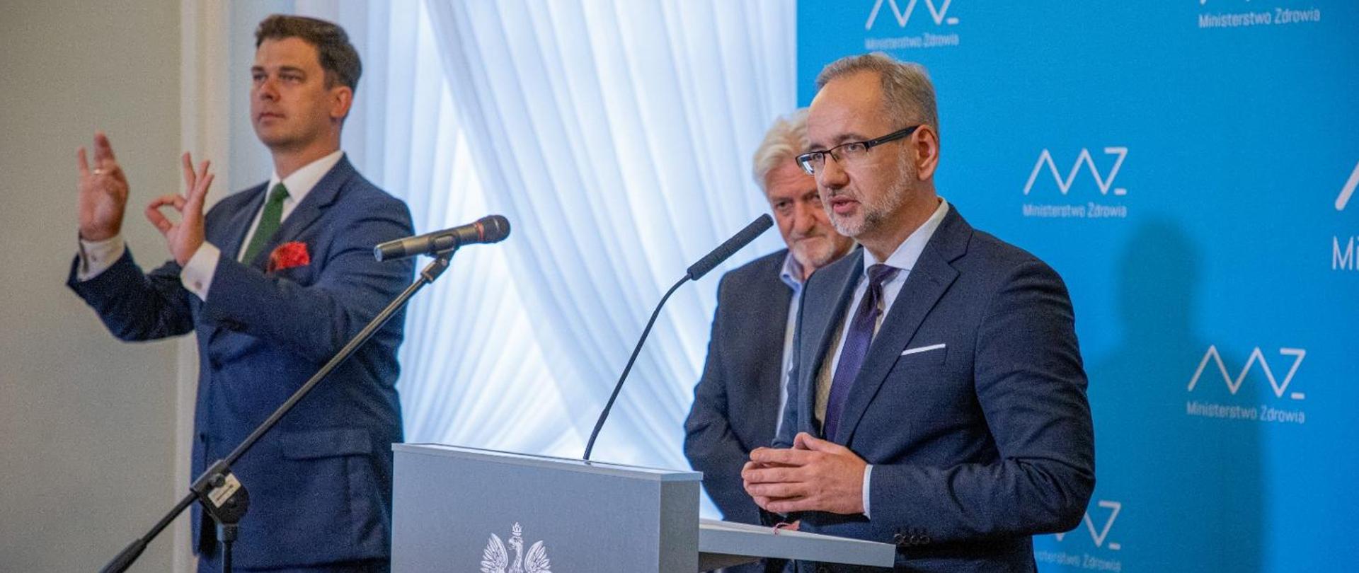 Minister Zdrowia Adam Niedzielski w trakcie konferencji prasowej