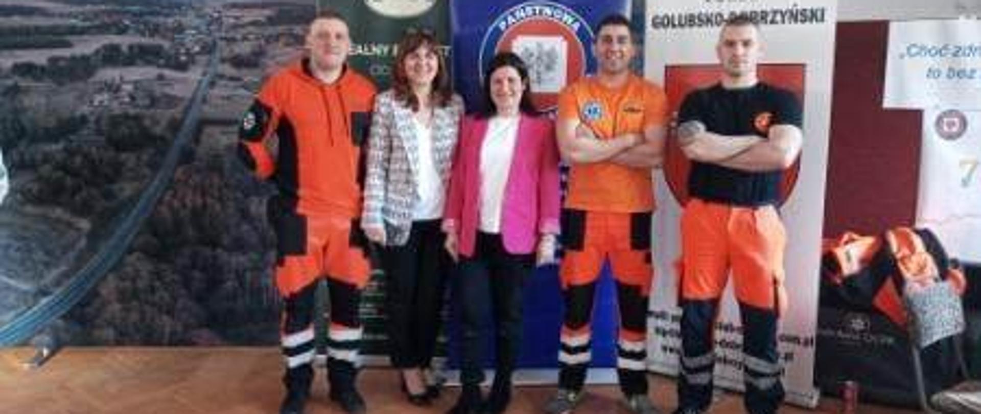 PPIS w Golubiu-Dobrzyniu wraz z przedstawicielem PWIS w Bydgoszczy oraz ratownikami medycznymi