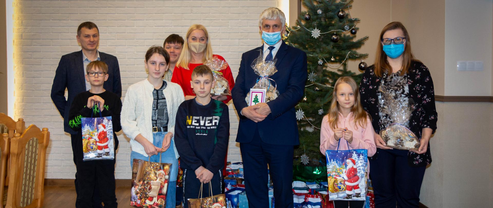 Wizyta wojewody podlaskiego w Centrum Obsługi Placówek Opiekuńczo-Wychowawczych w Zambrowie