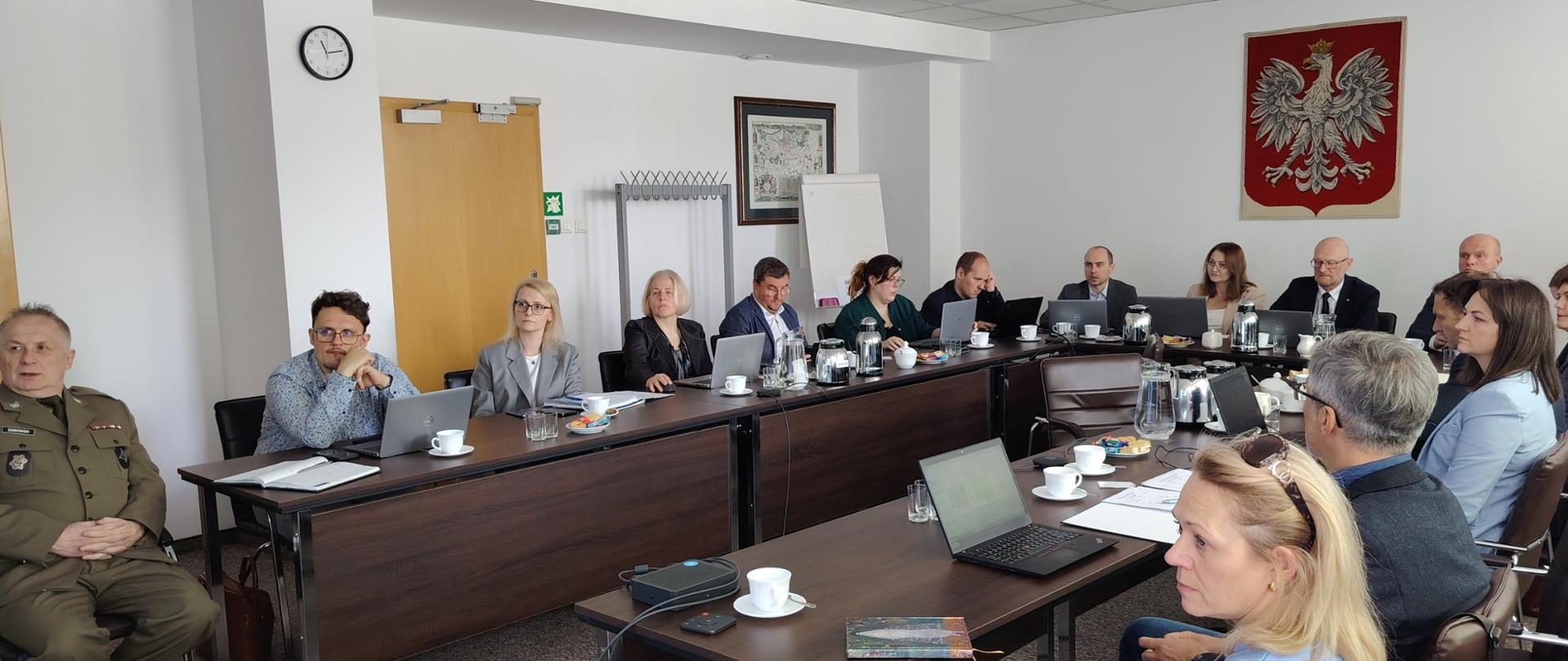 Zdjęcie przedstawiające uczestników posiedzenia
