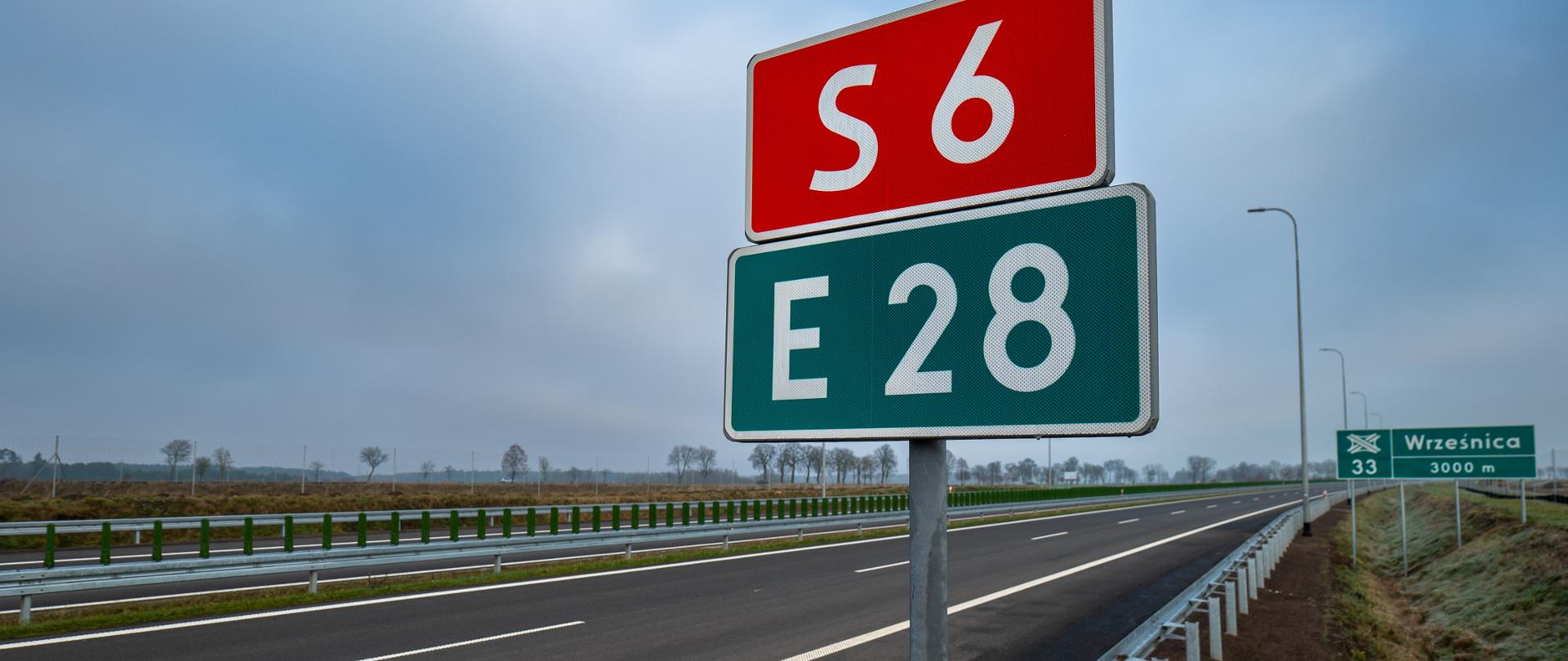 Droga ekspresowa, zbliżenie na tablicę ze znakiem S6