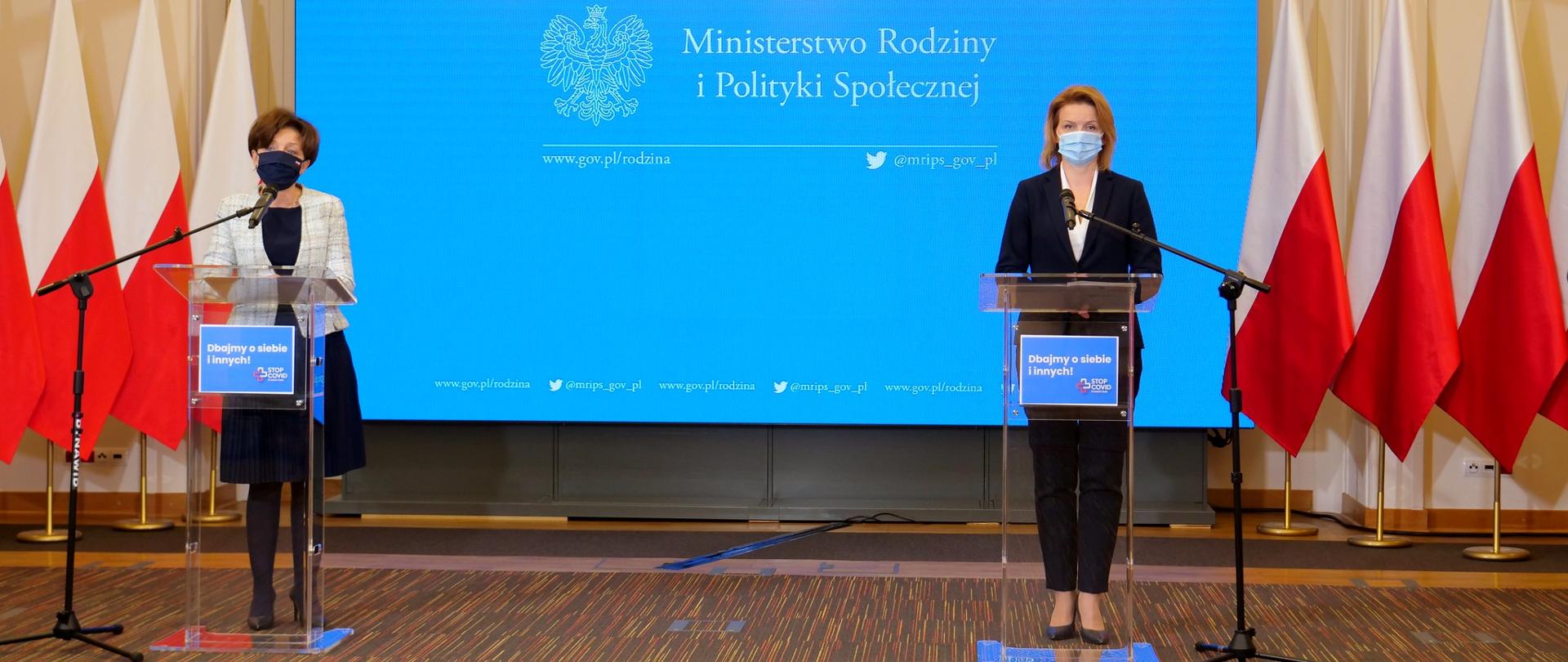 Minister Rodziny i Polityki Społecznej Marlena Maląg oraz Pełnomocnik Rządu do Spraw Polityki Demograficznej, Wiceminister Rodziny i Polityki Społecznej Barbara Socha podczas konferencji prasowej.