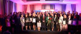 Wspólne zdjęcie laureatów finału 19. edycji konkursu „Urząd Skarbowy Przyjazny Przedsiębiorcy”.