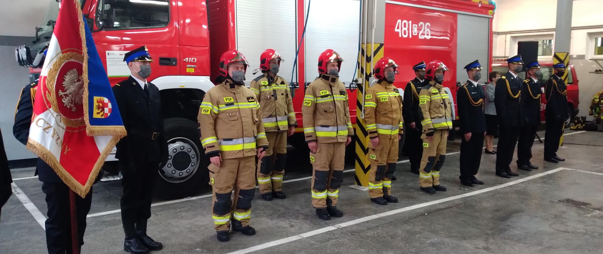 Uroczysta zbiórka z okazji Narodowego Święta Niepodległości w KP PSP Mogilno
