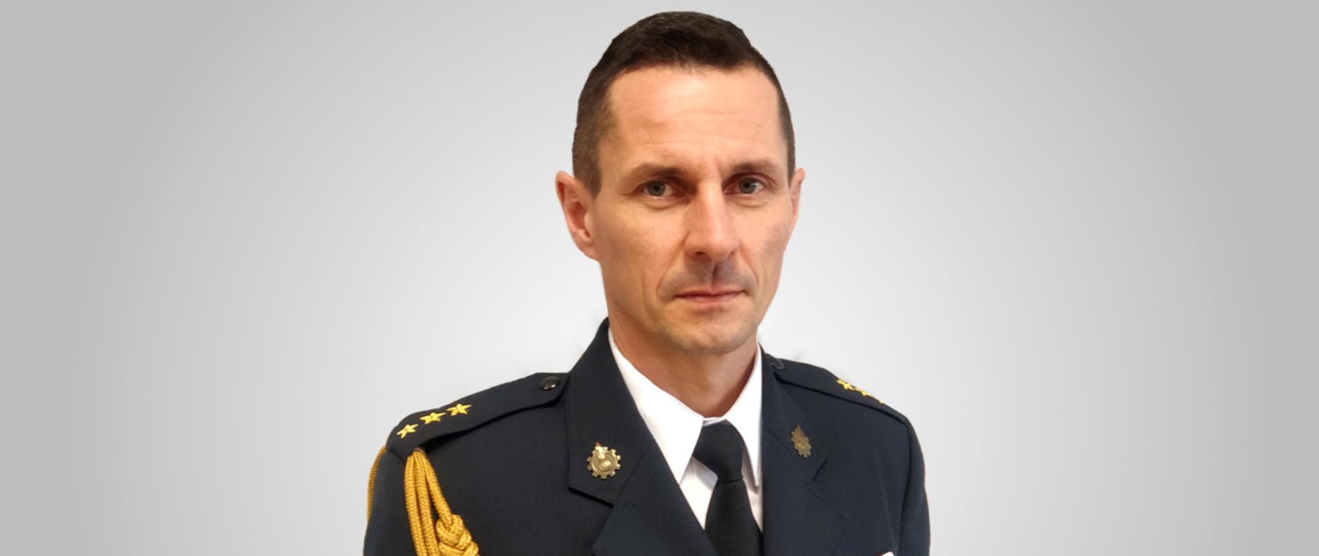 Zdjęcie przedstawia Komendanta Powiatowego PSP w Wolsztynie.