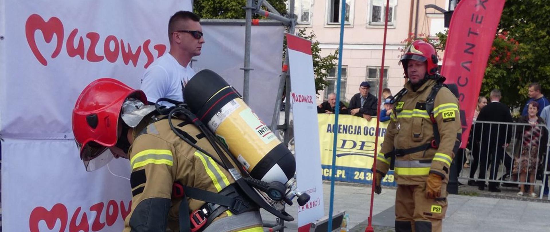 Strażacy podczas udziału w zawodach Toughest Firefighter Challenge