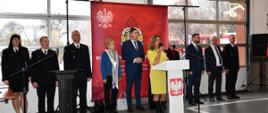 Uroczysta zbiórka z okazji wręczenia promes dla Młodzieżowych Drużyn Pożarniczych - Poseł na sejm Katarzyna Czochara podczas przemówienia