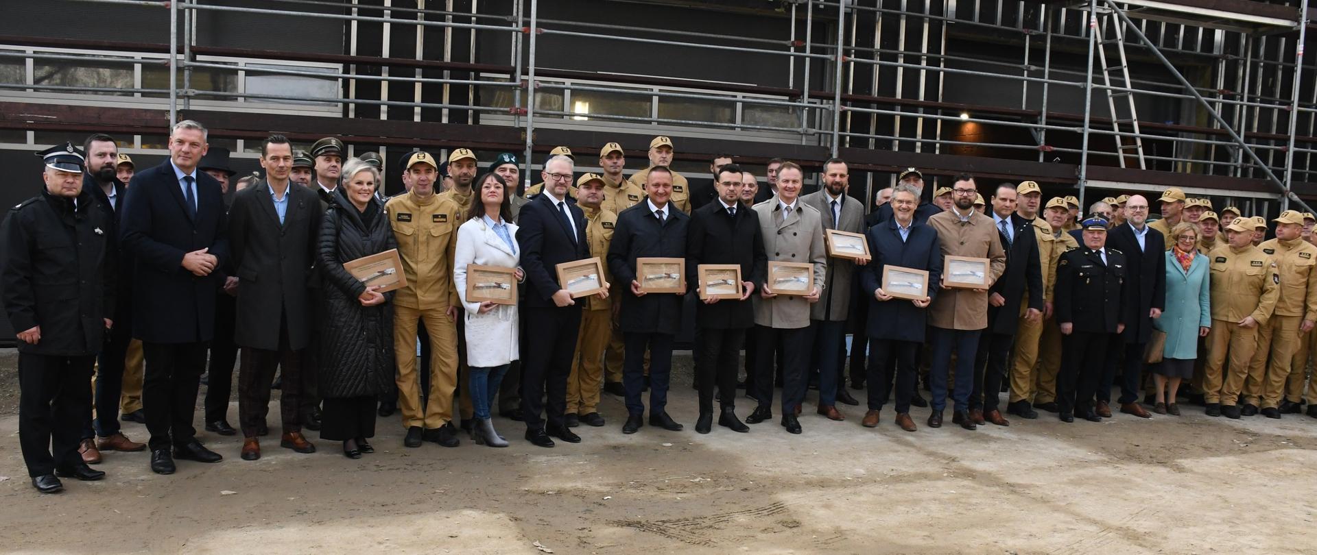 Uroczyste wmurowanie aktu erekcyjnego pod budowę JRG nr 3 Komendy Miejskiej PSP w Olsztynie.