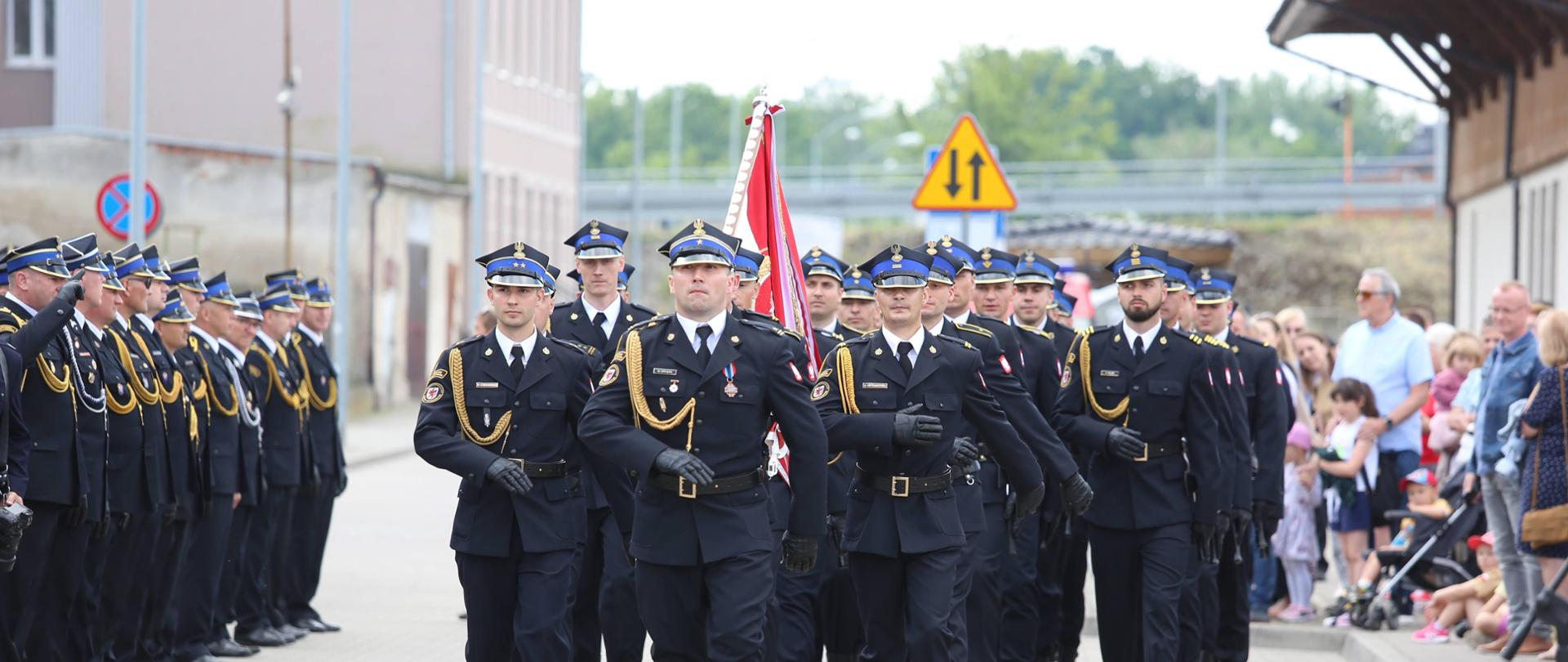 Zdjęcie przedstawia Zachodniopomorską Kompanię Honorową Państwowej Straży Pożarnej