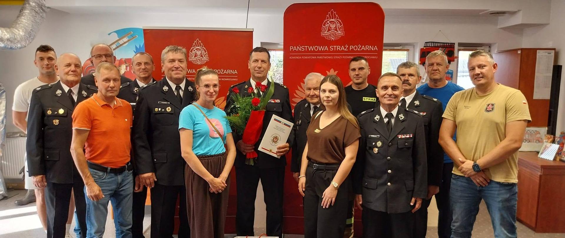 Prezydium Zarządu Oddziału Powiatowego wraz z opiekunami oraz kierownikami drużyn OSP i MDP złożyło serdeczne życzenia Zastępcy Komendanta Powiatowego PSP w Inowrocławiu, bryg. Ireneuszowi Taraszce, z okazji jubileuszu 40-lecia służby w Państwowej Straży Pożarnej.