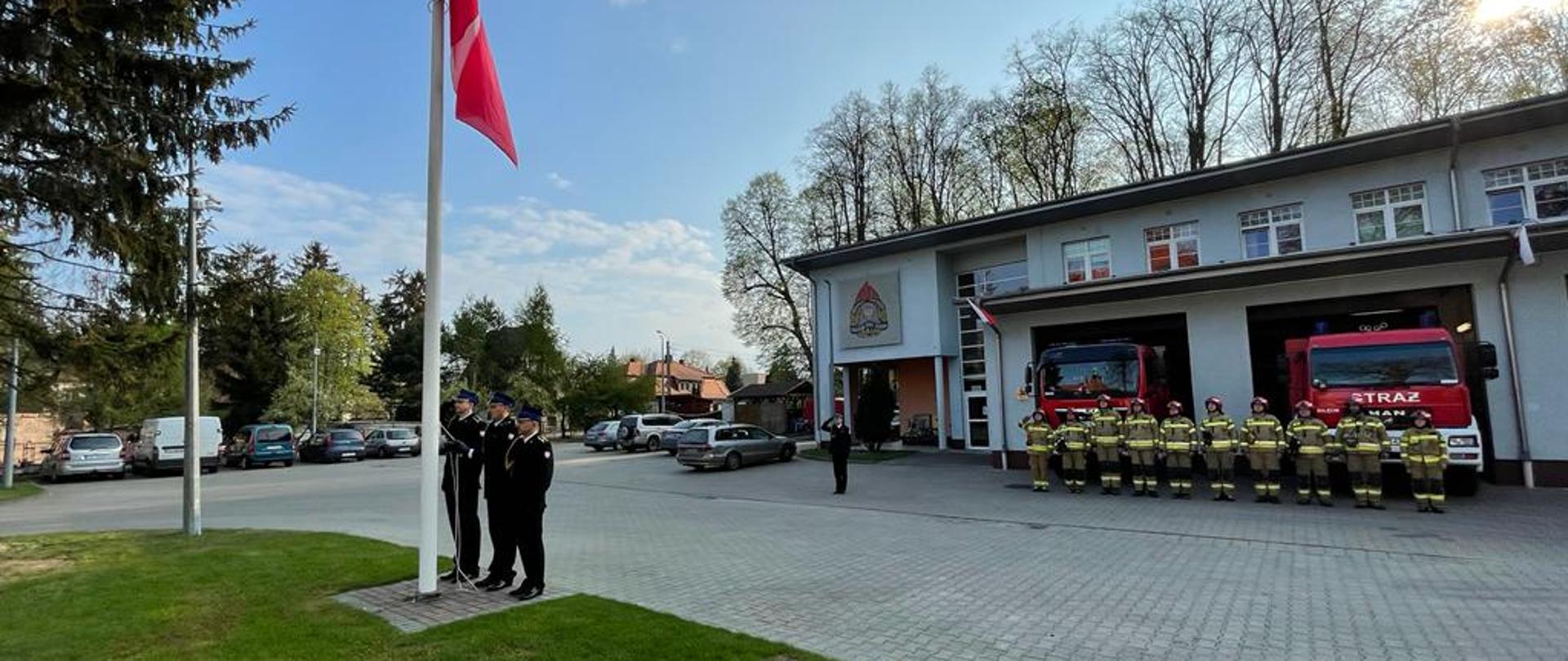 Uroczysty apel z okazji Dnia Flagi