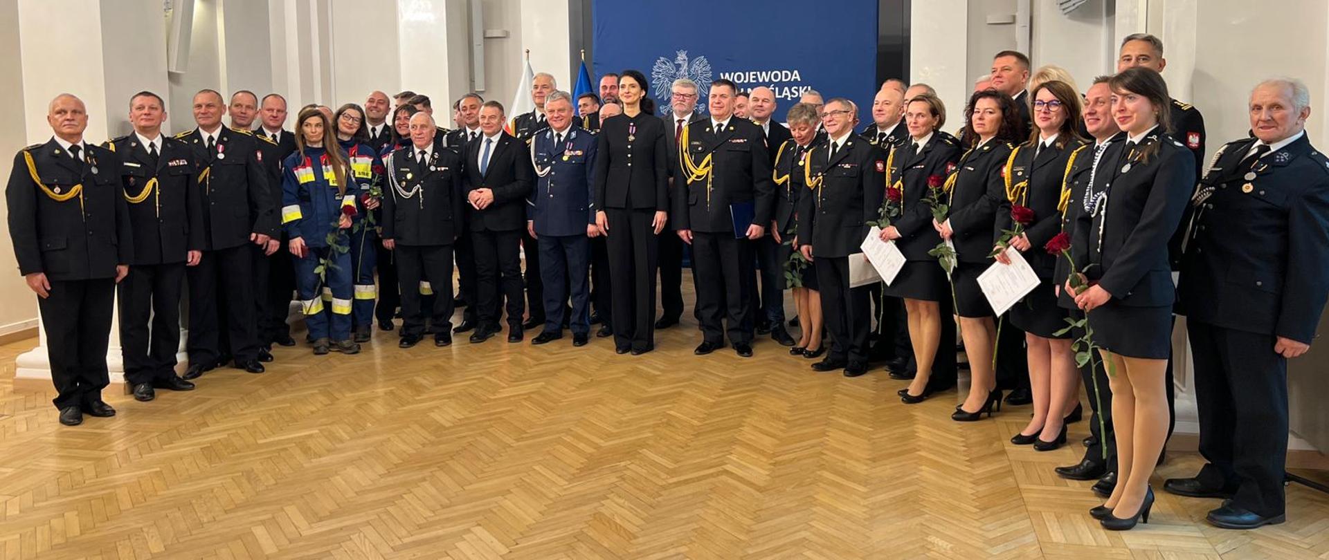 Uroczysta zbiórka z okazji Narodowego Święta Niepodległości w Dolnośląskim Urzędzie Wojewódzkim