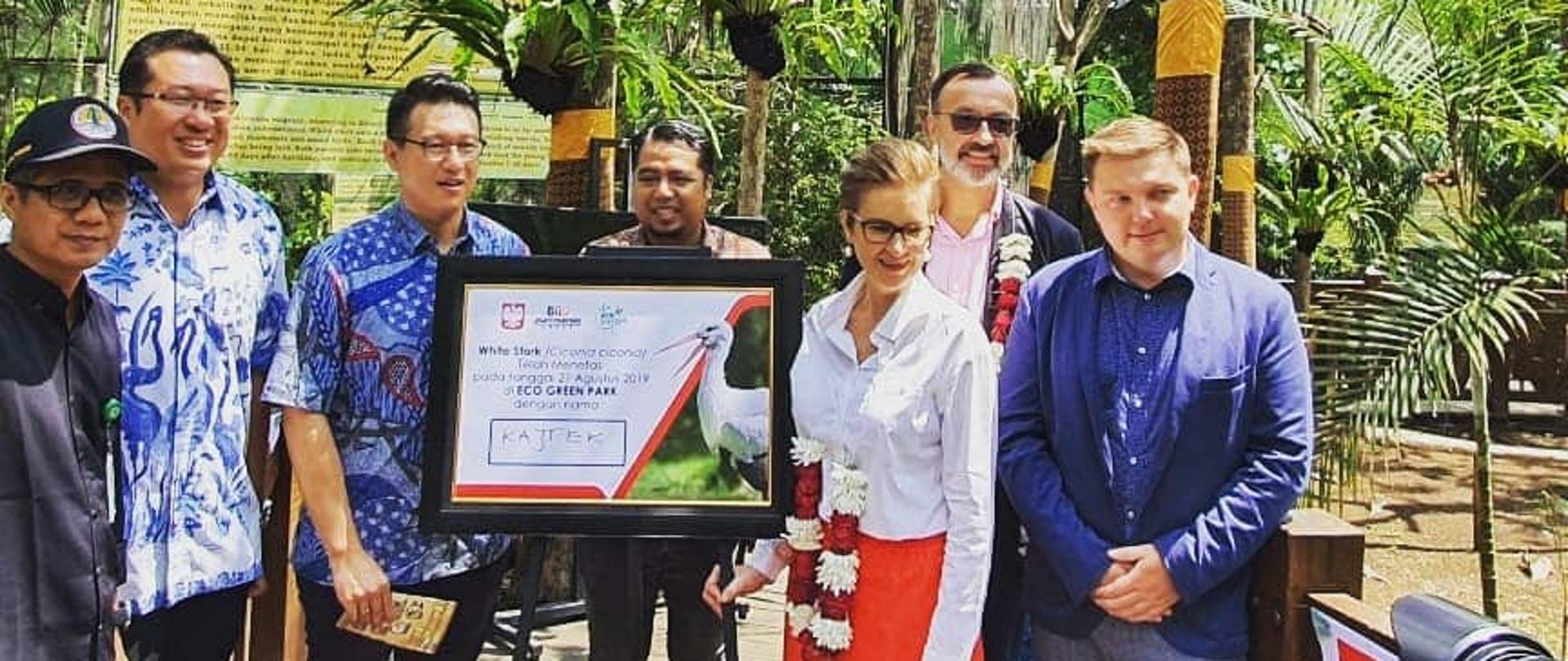 Polski bocian Kajtek w indonezyjskim ZOO