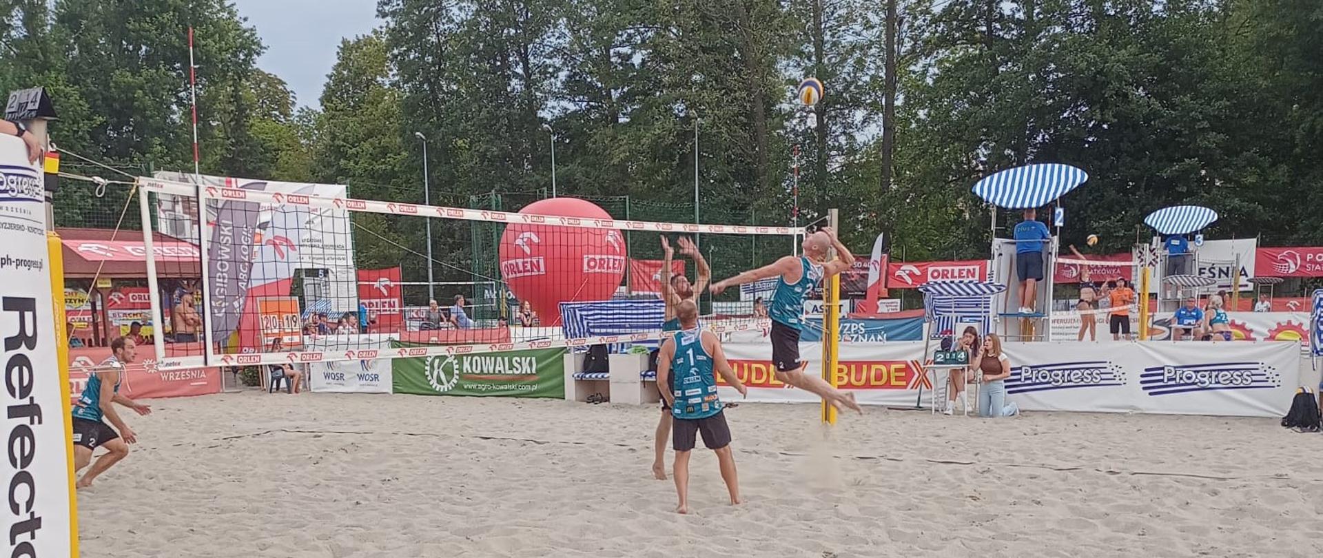 Na zdjęciu widoczni zawodnicy podczas rozgrywek