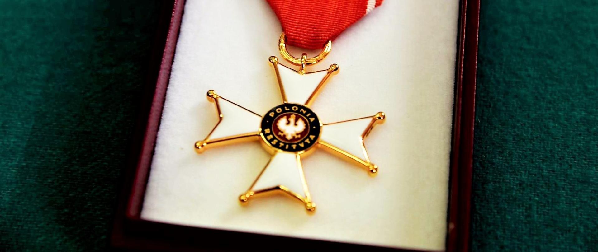 Odznaczenie przekazane przez wojewodę