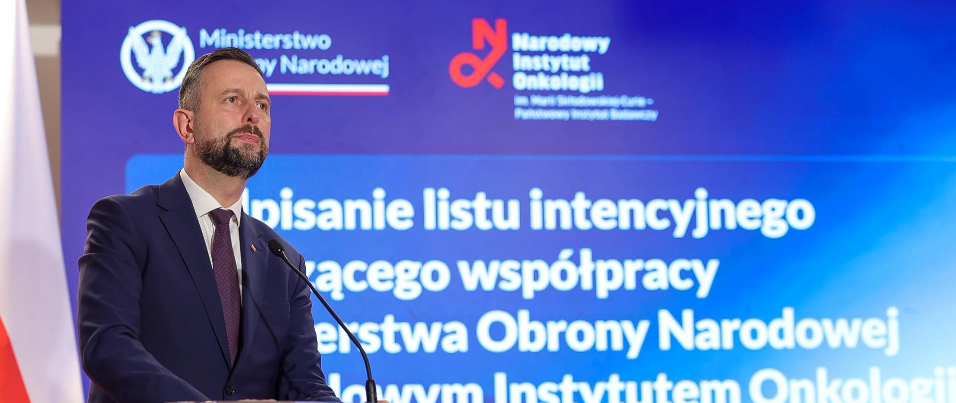 22 października 2026 r. w Centrum Edukacyjno-Konferencyjnym Narodowego Instytutu Onkologii Władysław Kosiniak-Kamysz wicepremier, minister obrony narodowej wziął udział w uroczystości podpisania listu intencyjnego, dotyczącego współpracy pomiędzy Ministerstwem Obrony Narodowej a Narodowym Instytutem Onkologii - Państwowym Instytutem Badawczym. Wydarzenie będzie okazją do zainaugurowania szeroko zakrojonej współpracy pomiędzy dwiema ważnymi instytucjami, łączącymi kompetencje w obszarze ochrony zdrowia i bezpieczeństwa państwa. Fot. Krzysztof Niedziela/MON