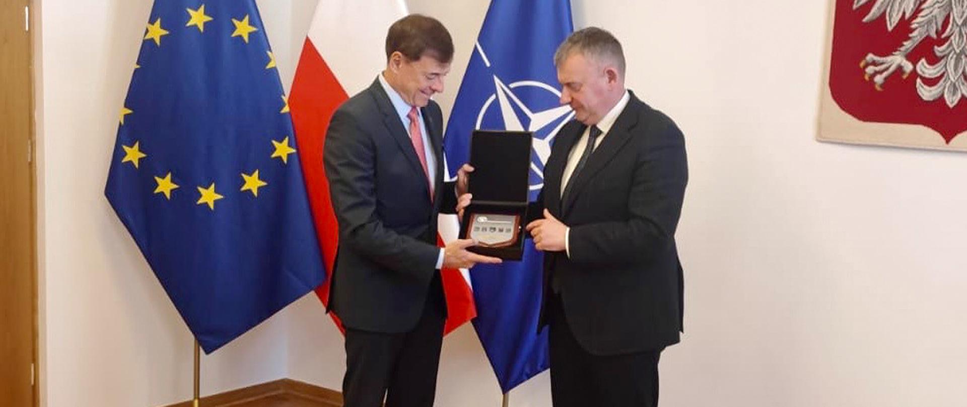 10 marca 2025 r., wiceminister obrony narodowej Paweł Bejda spotkał się z prezesem firmy Embraer, Francisco Gomes Neto. Spotkanie miało na celu omówienie potencjalnych obszarów współpracy z jednym z największych producentów samolotów na świecie.