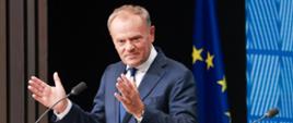 Premier Donald Tusk podczas spotkania z mediami po posiedzeniu Rady Europejskiej