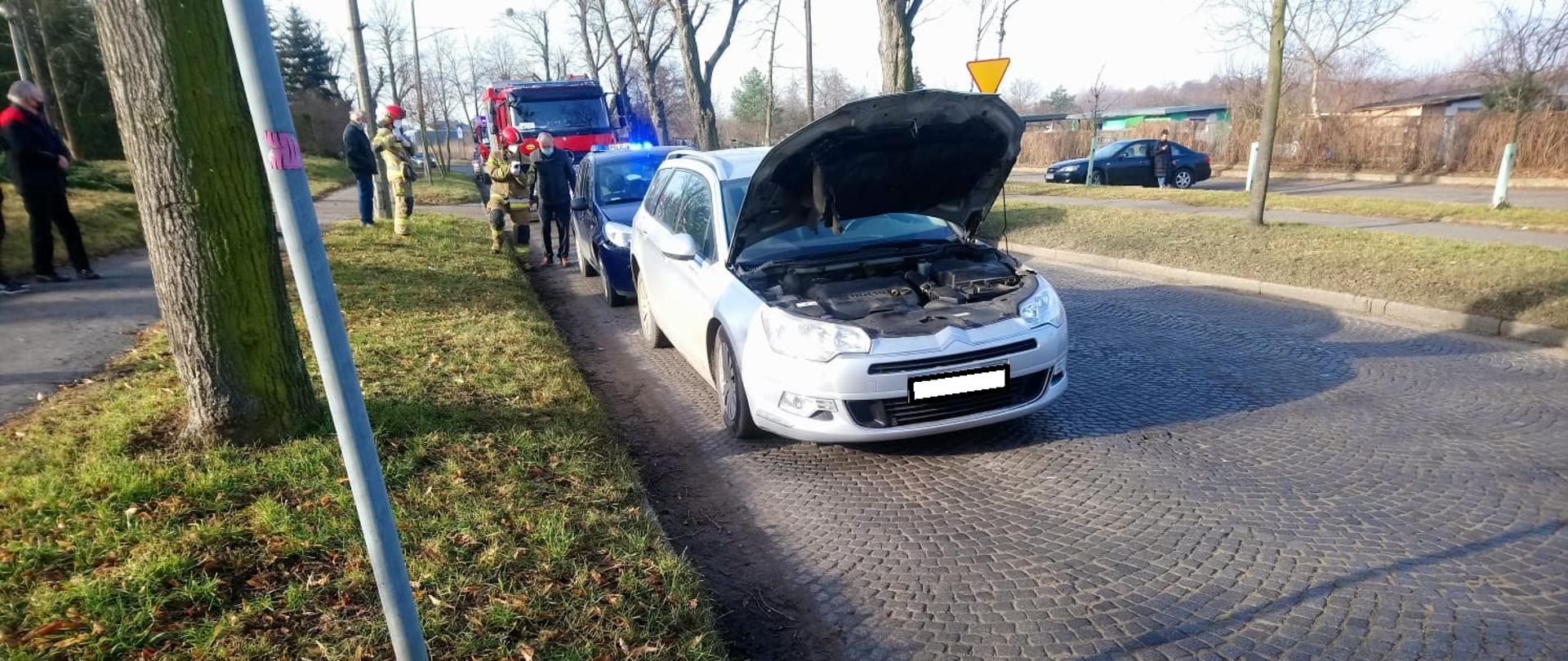 Wypadek z udziałem 3 samochodów osobowych na ul. Makarskiego w Brzegu