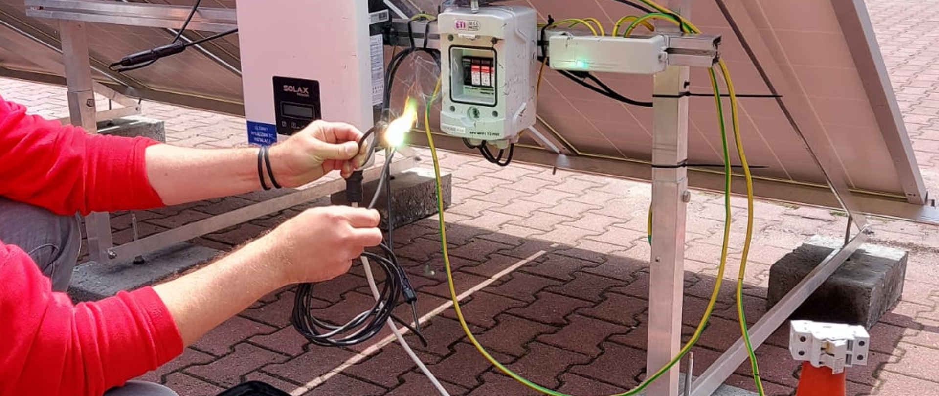 Szkolenie dla strażaków z "Taktyki działań gaśniczych podczas pożarów instalacji fotowoltaicznych"