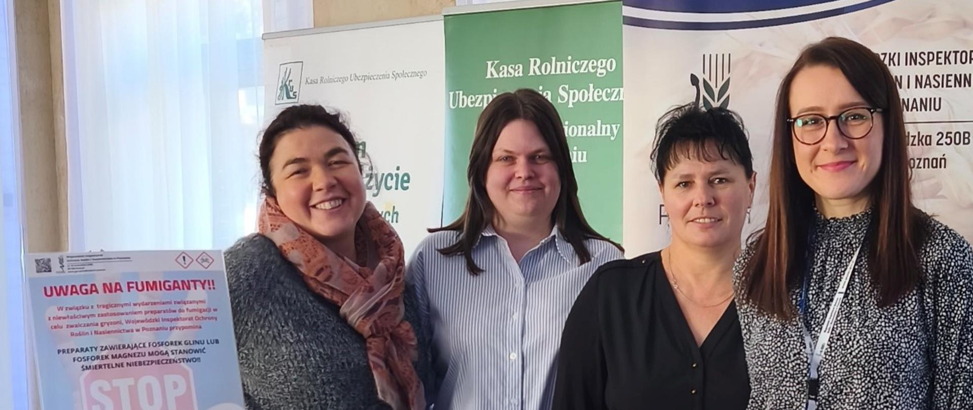 Stoisko WIORiN w Poznaniu obsługiwane przez pracowników Oddziałów w Nowym Tomyślu oraz Wolsztynie