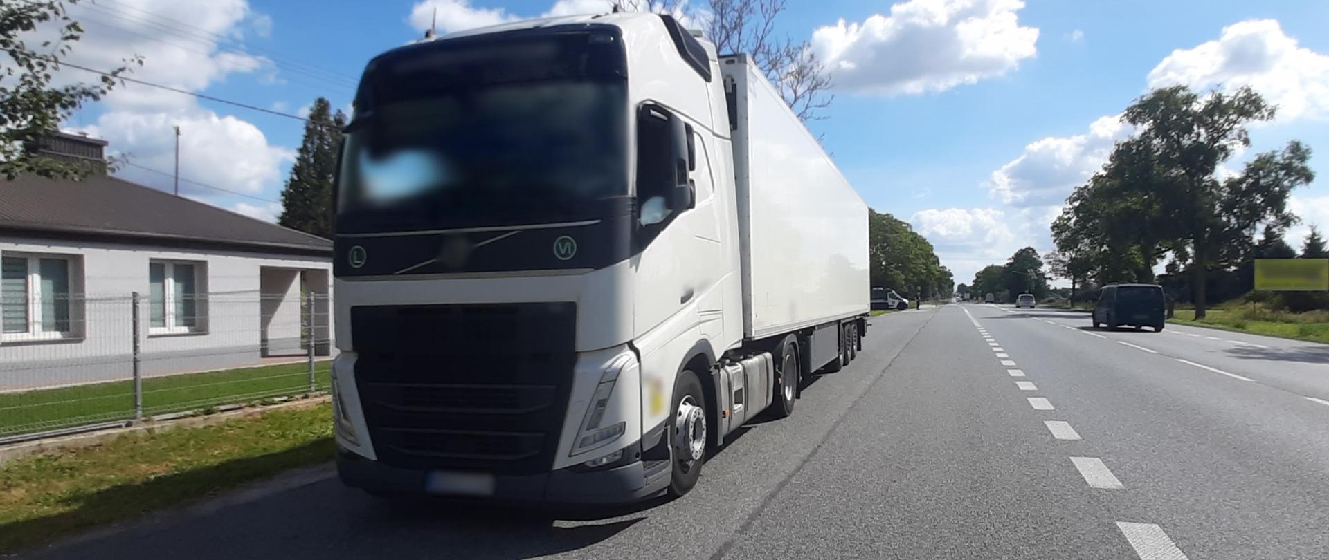 Miejsce kontroli zestawu ciężarowego, zatrzymanego na krajowej „dwójce” pod Siedlcami przez patrol mazowieckiej Inspekcji Transportu Drogowego.