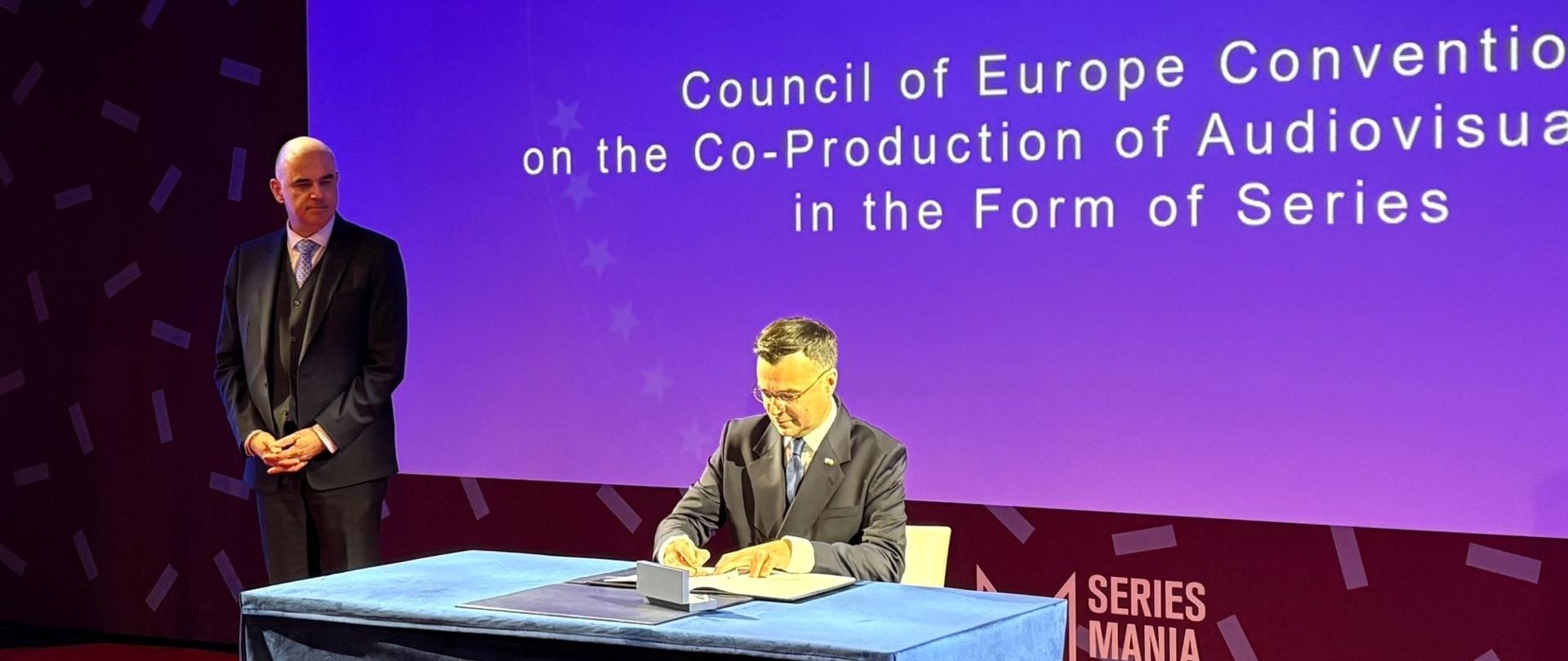 26 marca 2026 r. w mieniu Polski, Sekretarz Stanu w Ministerstwie Kultury i Dziedzictwa Narodowego, Maciej Wróbel podpisał Konwencję Rady Europy o koprodukcji utworów audiowizualnych w formie seriali. 
