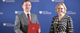 Andrzej Głowacki odbiera powołanie na Prezesa PAA od minister klimatu i środowiska Anny Moskwy