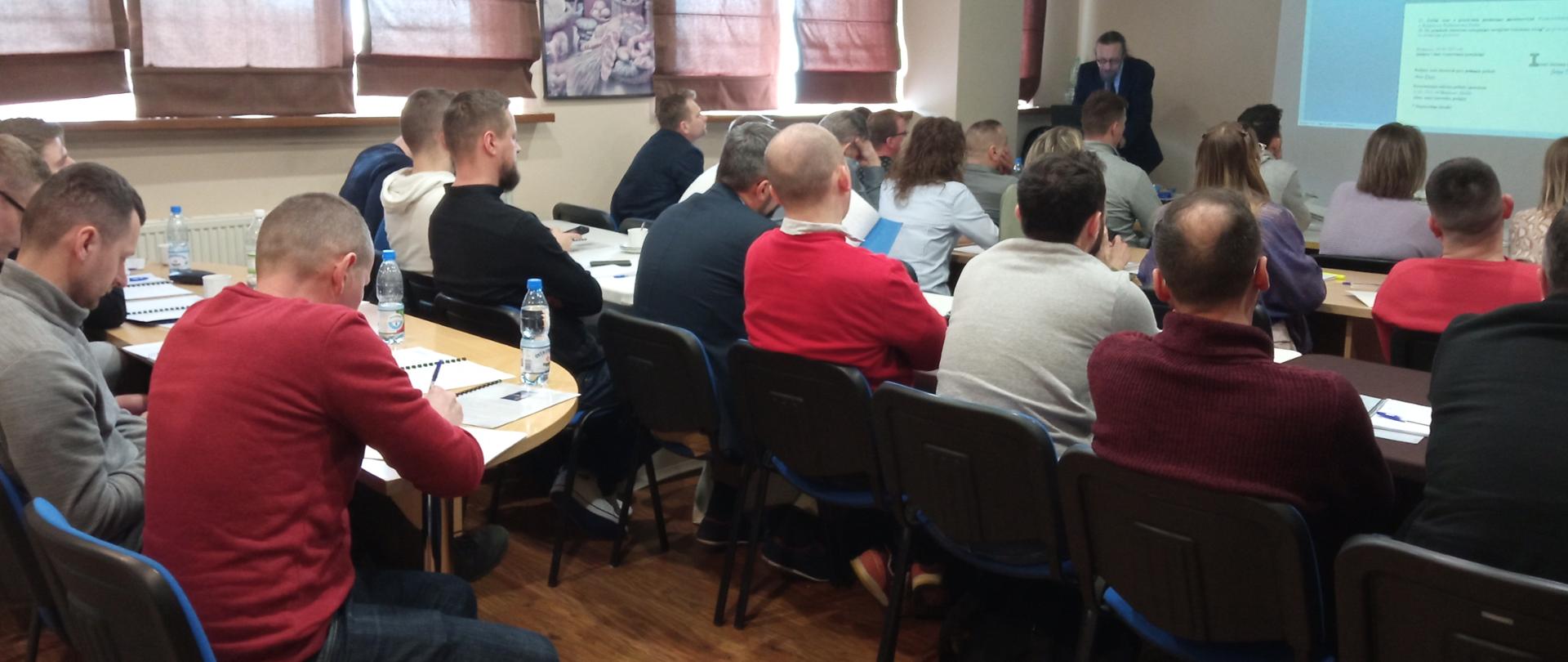 Na zdjęciu teoretyczna część kursu dla rzeczoznawców