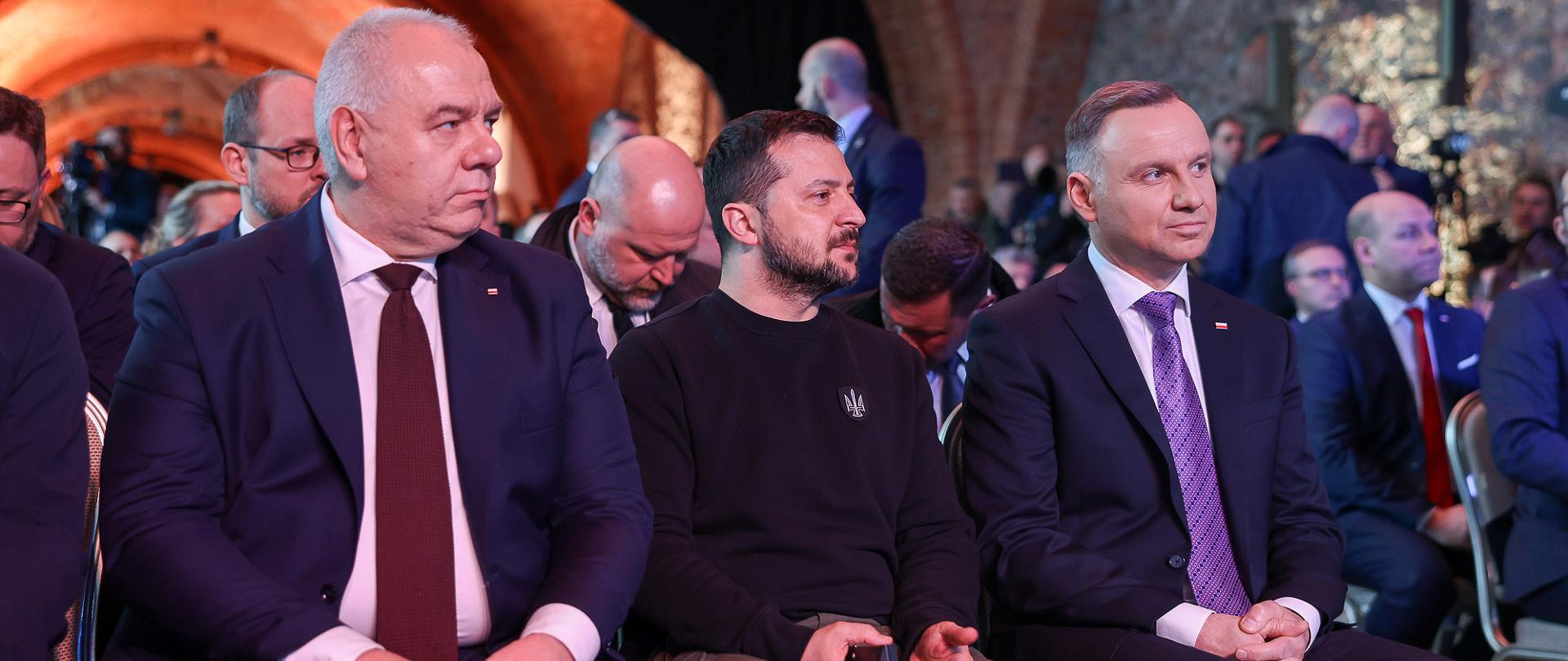 Wicepremier Jacek Sasin, prezydent Ukrainy Wołodymyr Zełenski i prezydent RP Andrzej Duda