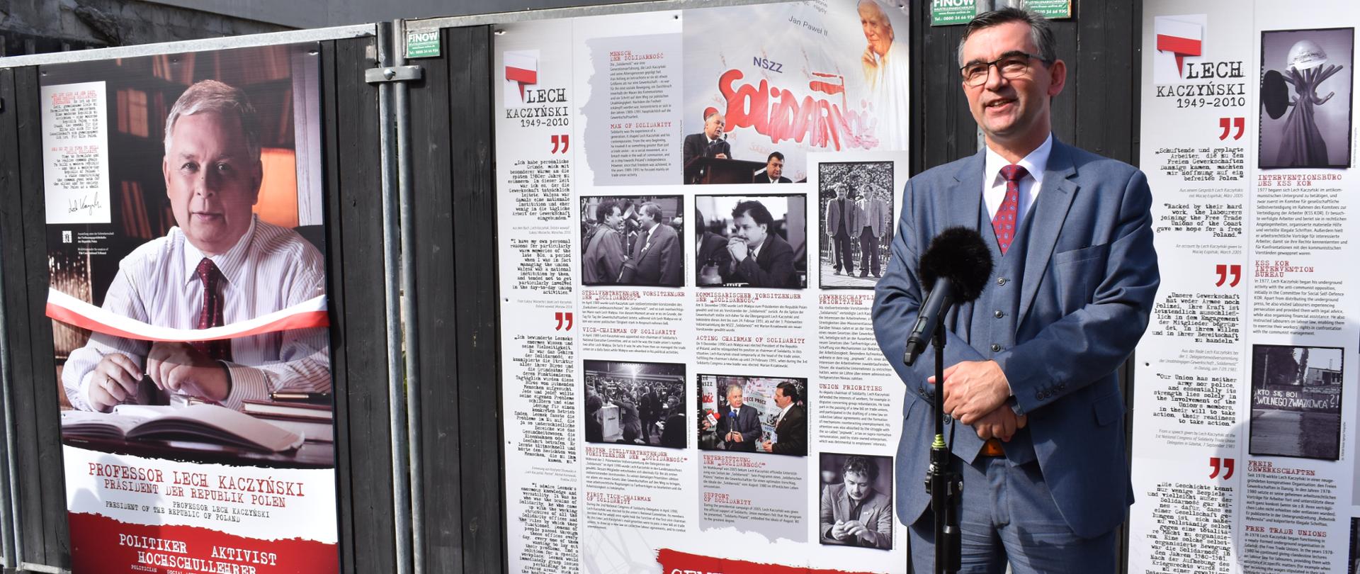 Otwarcie w Berlinie wystawy pt. „Profesor Lech Kaczyński, Prezydent Rzeczypospolitej Polskiej. Polityk. Działacz społeczny. Nauczyciel akademicki”. Otworcia dokonali Ambasador RP w Niemczech prof. Andrzej Przyłębski razem z Ambasadorem Węgier Imre Györkösem i Ambasadorem Gruzji prof. Levanem Izorią. Berlin 10.09.2020