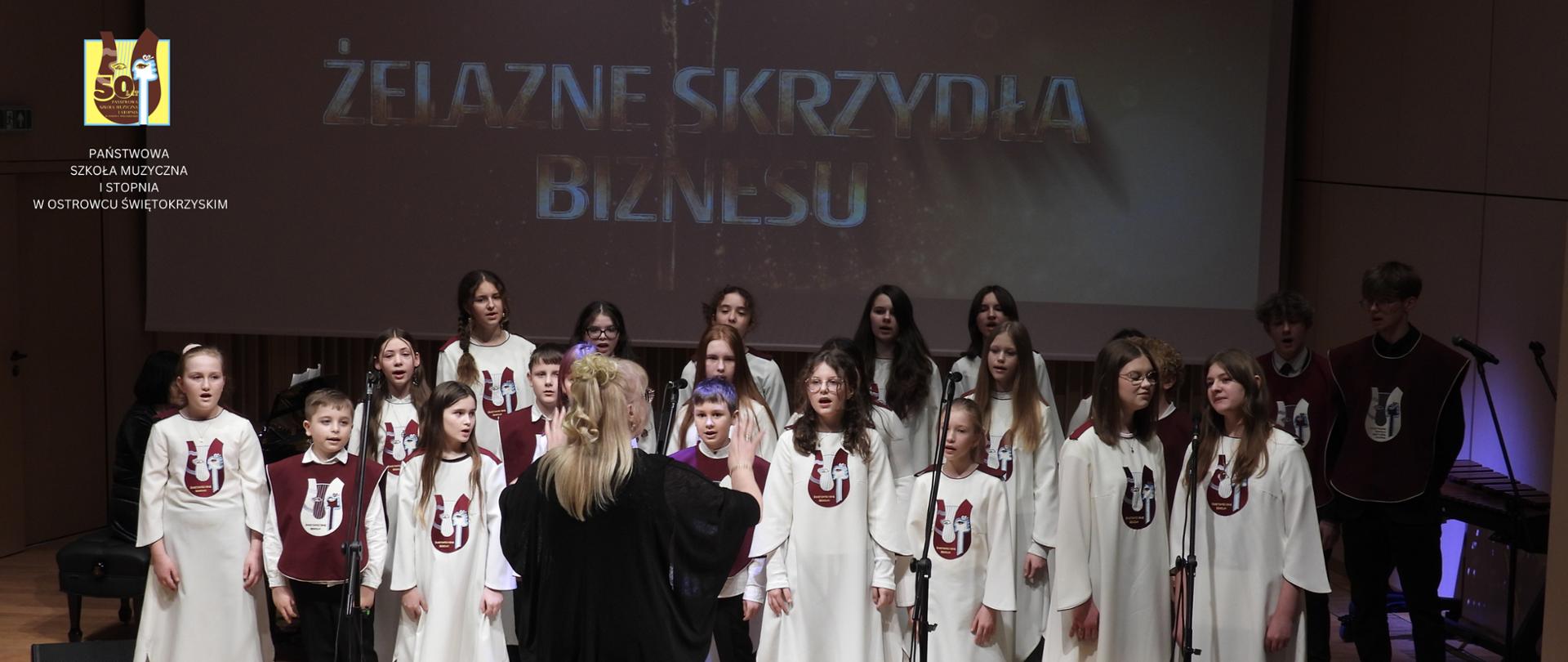 chór Bemolki z logiem szkoły 