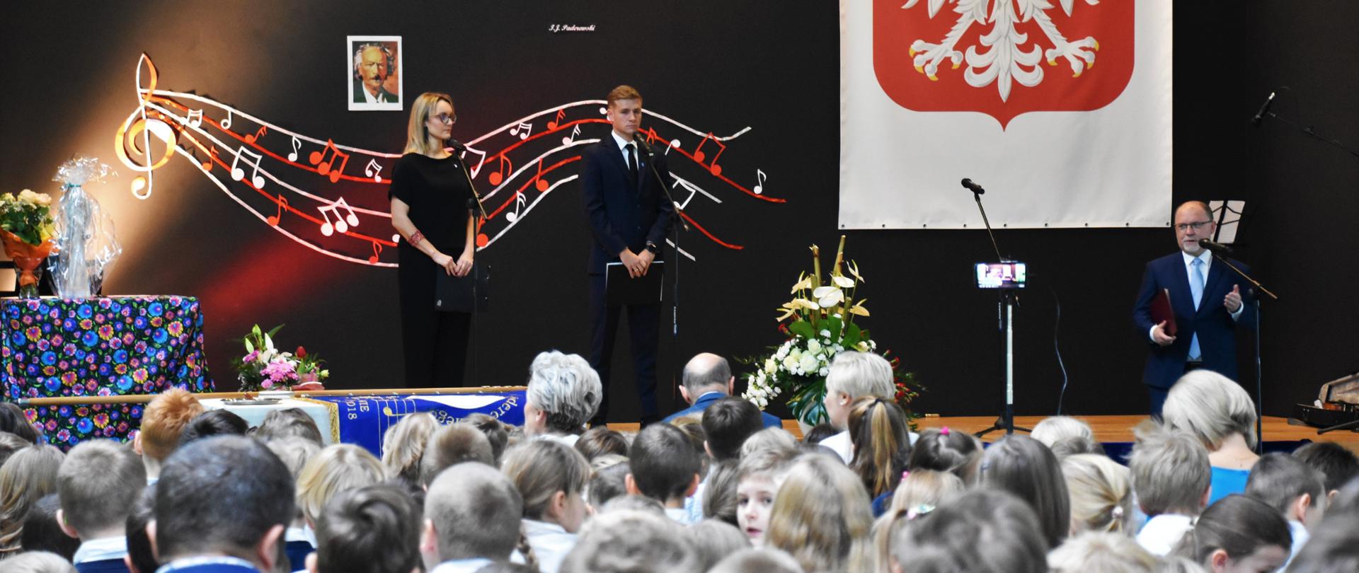 Wojewoda Mazowiecki Zdzisław Sipiera w trakcie uroczystości podkreślił, że uroczystość nadania imienia placówce oświatowej stanowi szczególne znaczenie w dziejach każdej szkoły